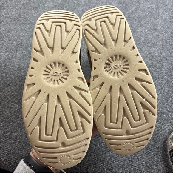 UGG Women’s Classic Boom Bootie Slip On Camel/Cream Winter Boots size: 9 - Picture 4 of 14